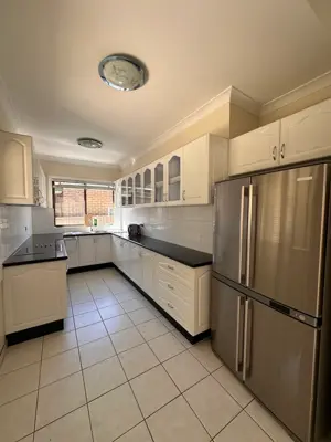 Flora St – Kitchen