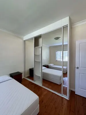 Flora St – Shared room with mirrored wardrobe