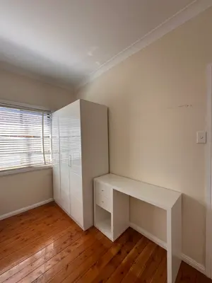 Flora St – Bedroom wardrobe and desk
