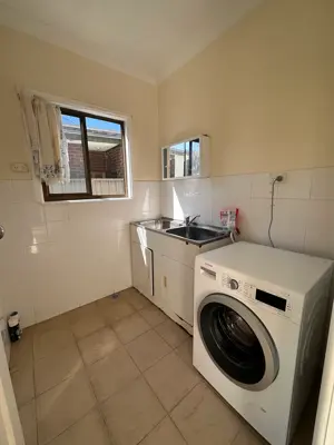 Flora St – Laundry
