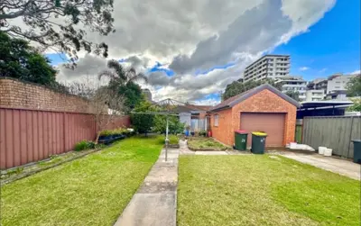 Flora St – Backyard